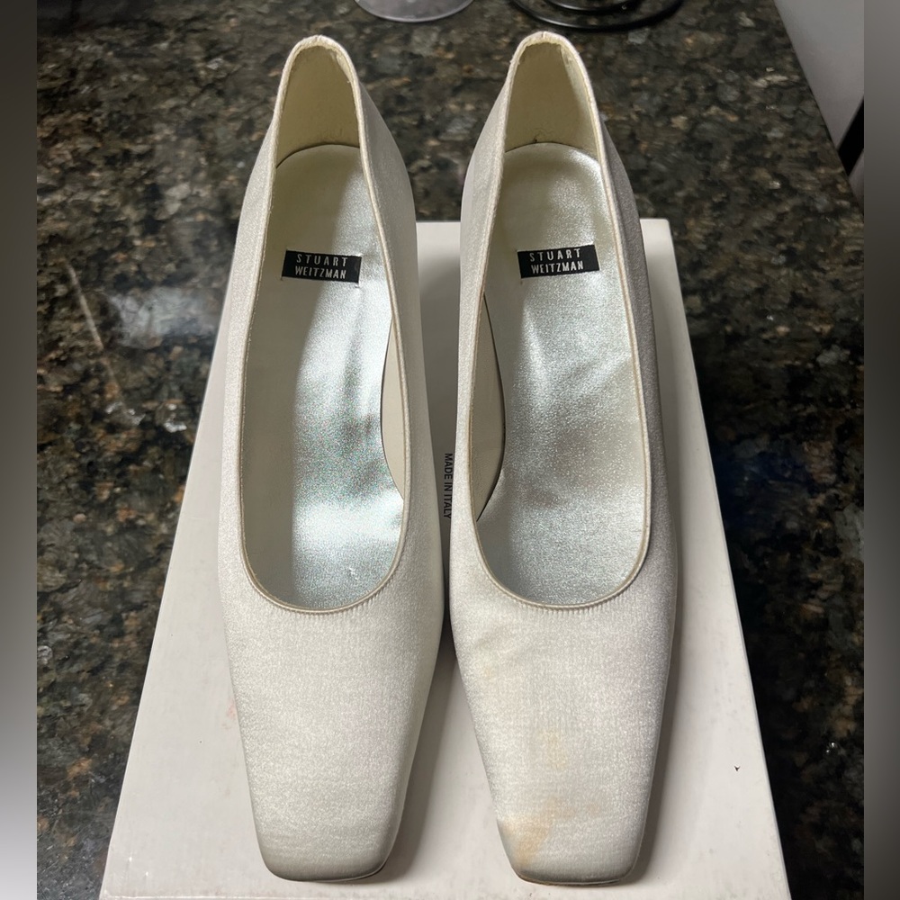 Pre-Owned STUART WEITZMAN Women's White Satin Pump 7